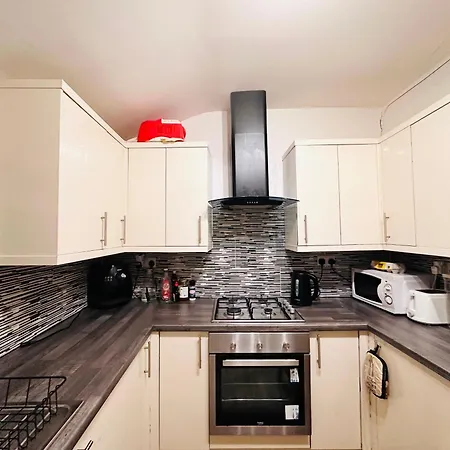 Entire 2 Beds Terrace House Near Ricoh Arena. Villa Coventry Exterior photo