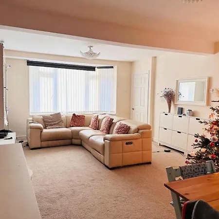 Entire 2 Beds Terrace House Near Ricoh Arena. Villa Coventry Exterior photo