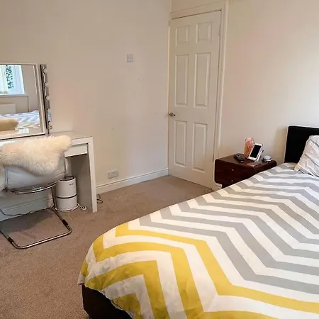 Entire 2 Beds Terrace House Near Ricoh Arena. Villa Coventry Exterior photo