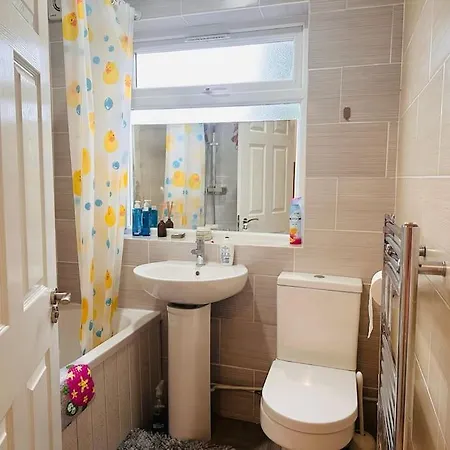 Entire 2 Beds Terrace House Near Ricoh Arena. Villa Coventry Exterior photo