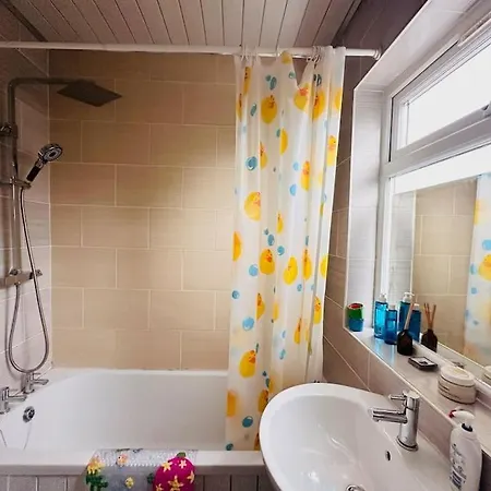 Entire 2 Beds Terrace House Near Ricoh Arena. Villa Coventry Exterior photo
