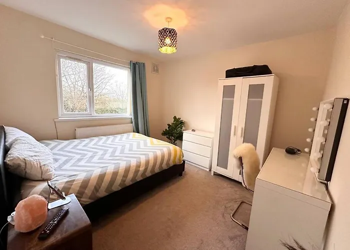 Entire 2 Beds Terrace House Near Ricoh Arena.