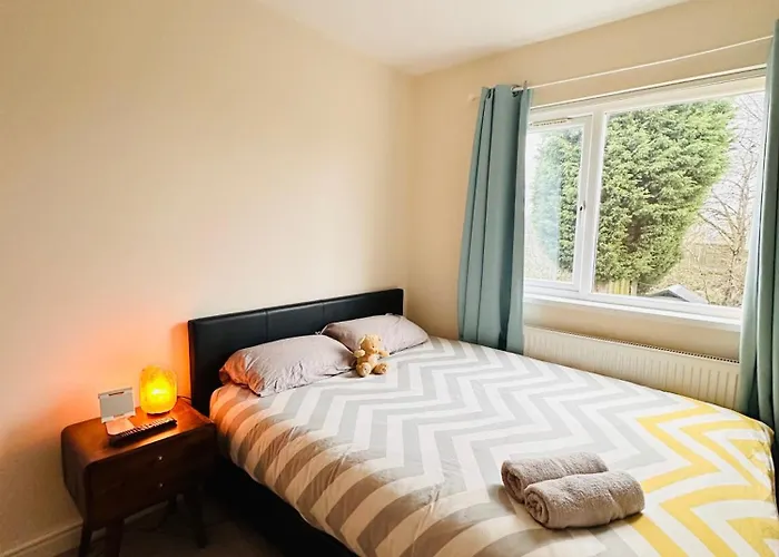 Entire 2 Beds Terrace House Near Ricoh Arena.